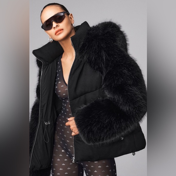 ALO YOGA La Premiere Opulent Faux Fur Stunner Jacket Size S/M - Picture 2 of 16